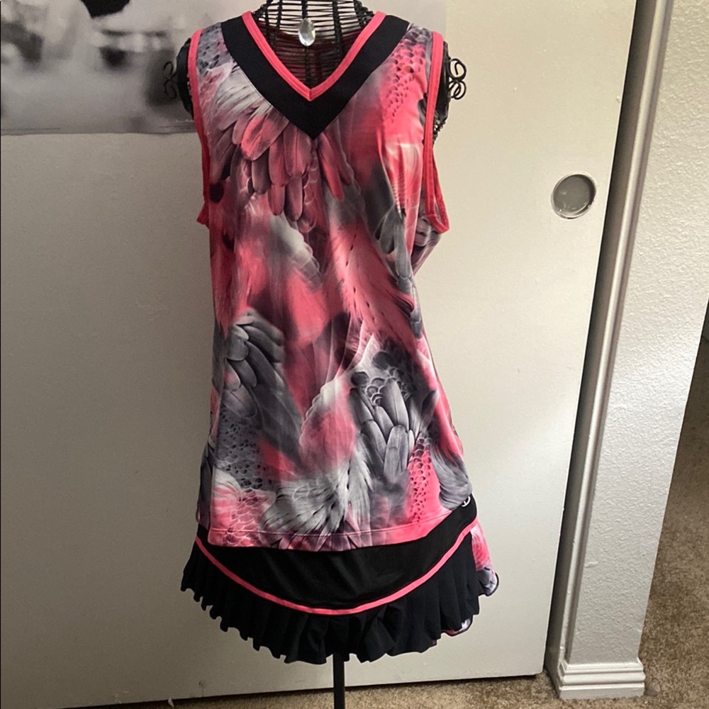 Sofibella Pink and Black Graphic Sleeveless Tank